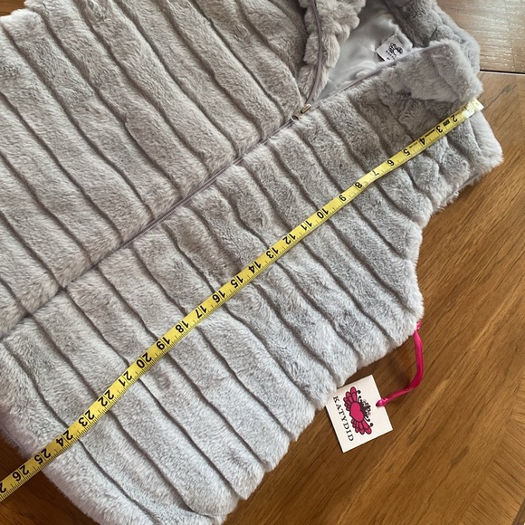 KATYDID FUZZY VEST - Picture 7 of 11